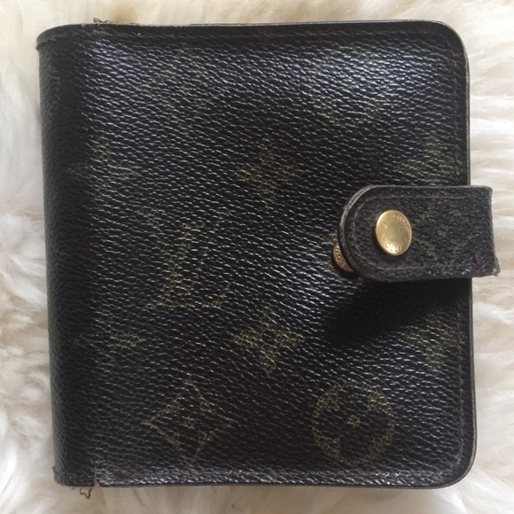 Louis Vuitton Handbags - Louis Vuitton vintage wallet monogram authentic